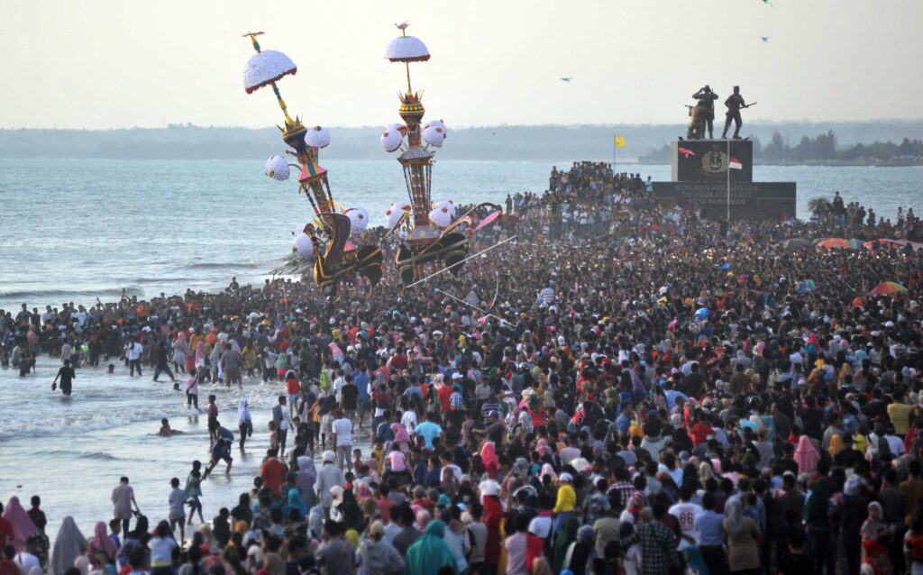 PESONA HOYAK TABUIK PIAMAN