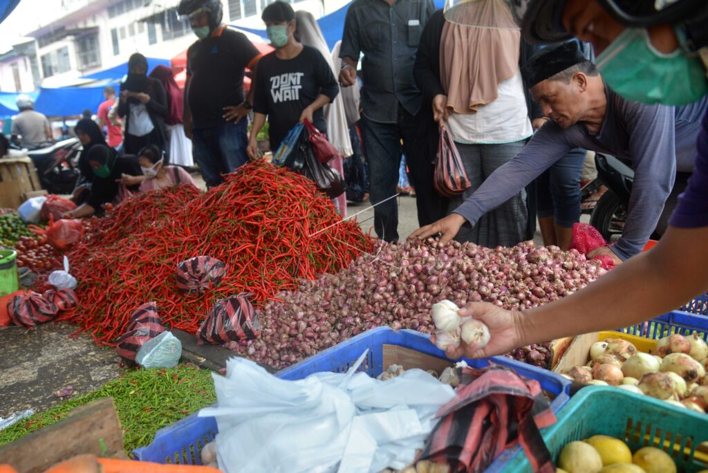 PUSAT PASAR MENJELANG PENUTUPAN