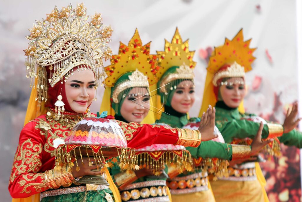 RANUP LAMPUAN DANCE
