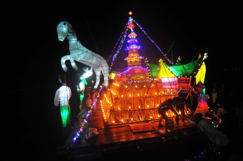 RAKIK RAKIK AT LAKE MANINJAU