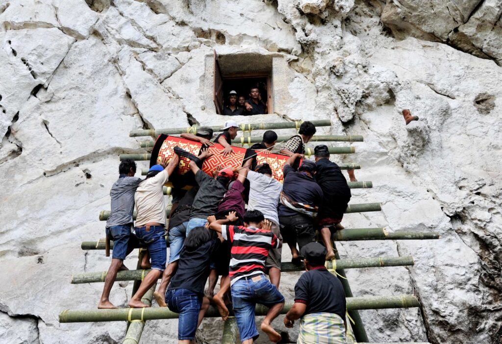 FUNERAL CEREMONY RAMBU SOLO TANA TORAJA