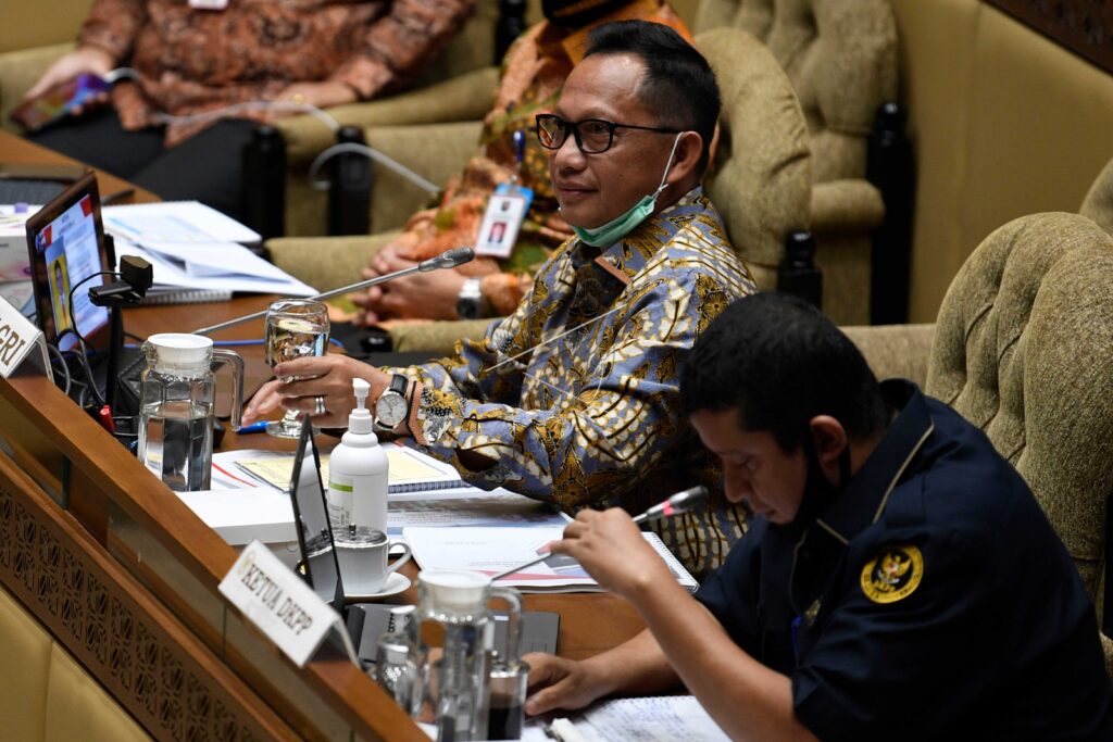 RAKER KOMISI II DPR DENGAN MENDAGRI