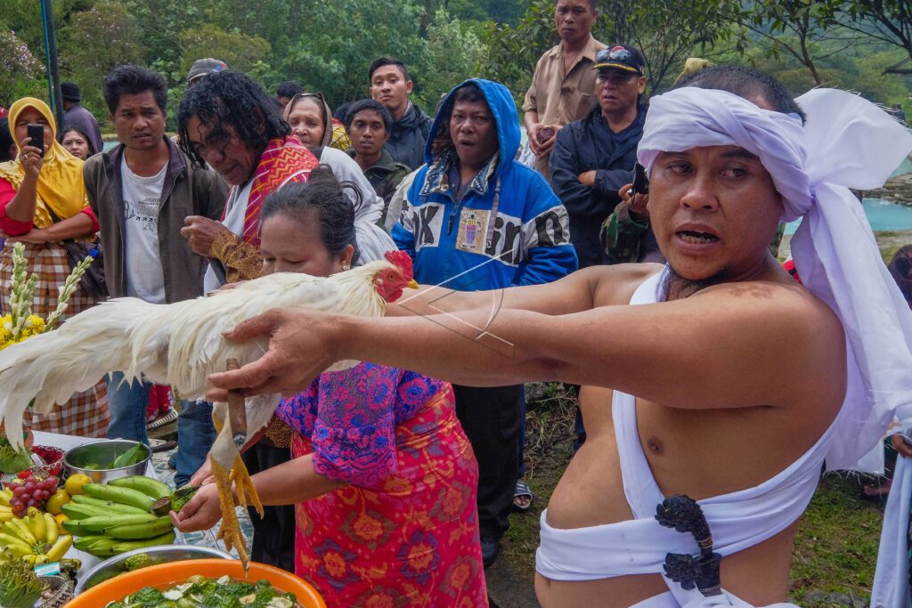 RITUAL GUNUNG SINABUNG