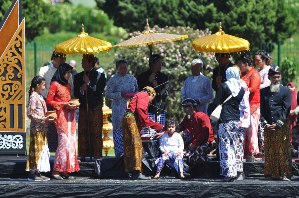CUTTING DREADLOCKS RITUAL