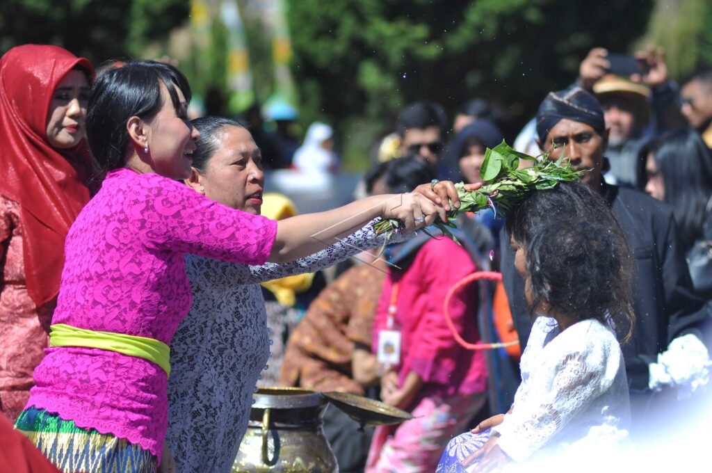 CUTTING DREADLOCKS RITUAL