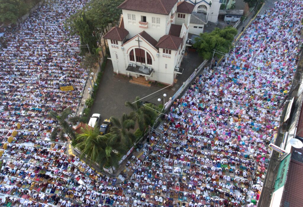 EID AL-FITRPRAY IN JATINEGARA