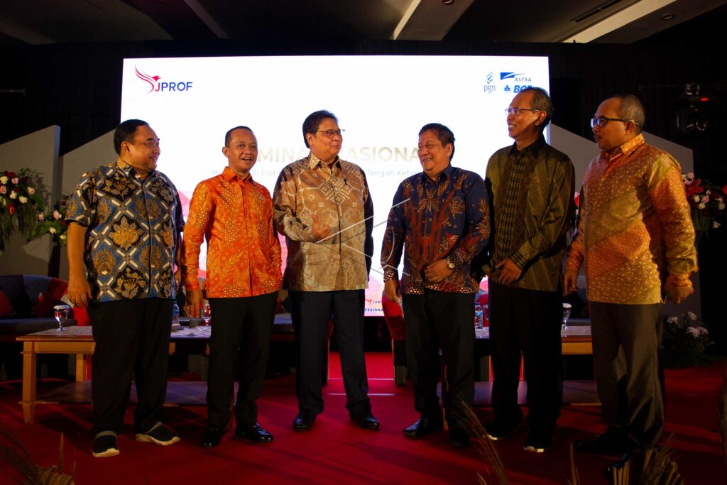 SEMINAR NASIONAL MEMBANGUN OPTIMISME DAN PELUANG