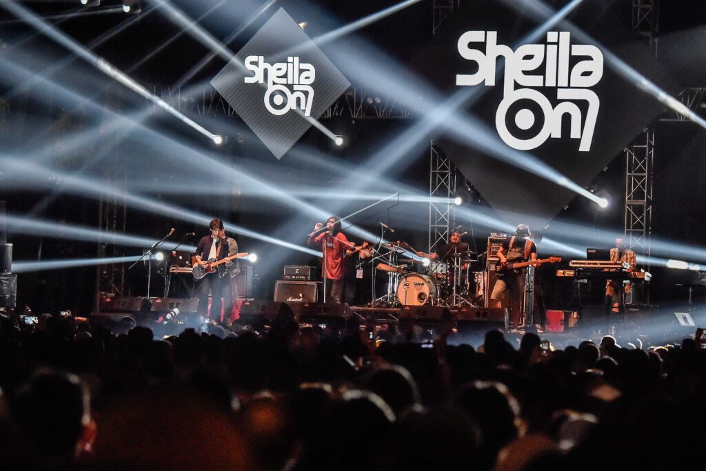 SHEILA ON 7 IN 90S FESTIVAL
