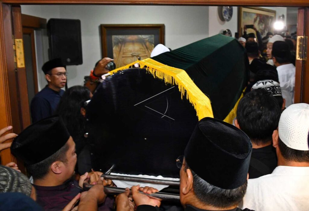 ULAMA SALAHUDDIN WAHID WAFAT