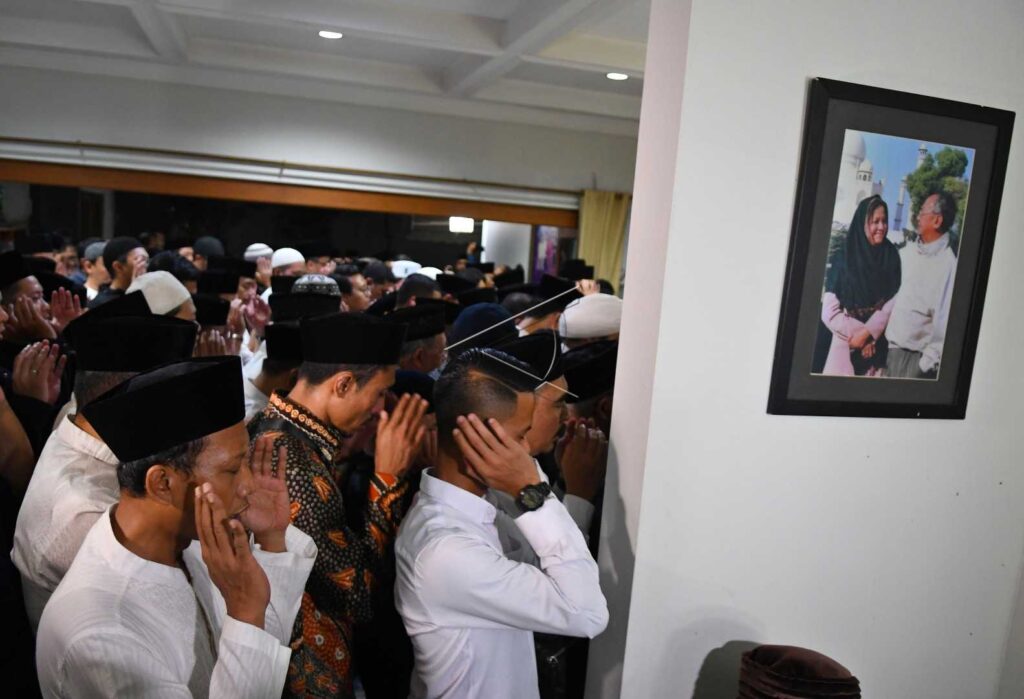 ULAMA SALAHUDDIN WAHID WAFAT