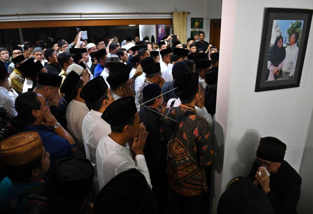 ULAMA SALAHUDDIN WAHID WAFAT