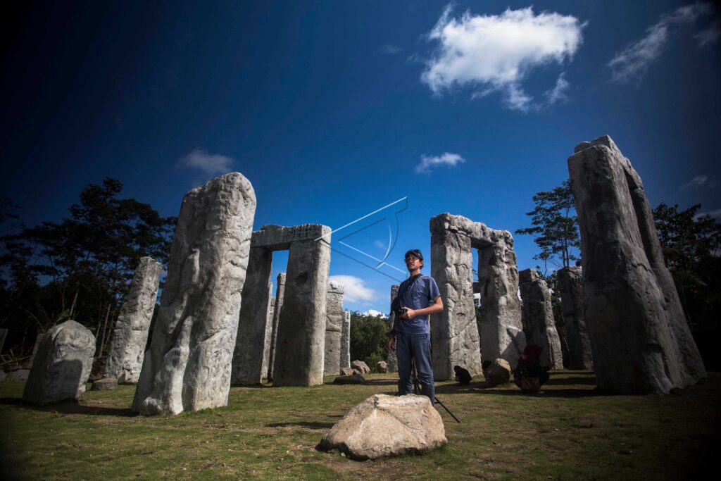 STONEHENGE ARTIFICIAL ROCKS