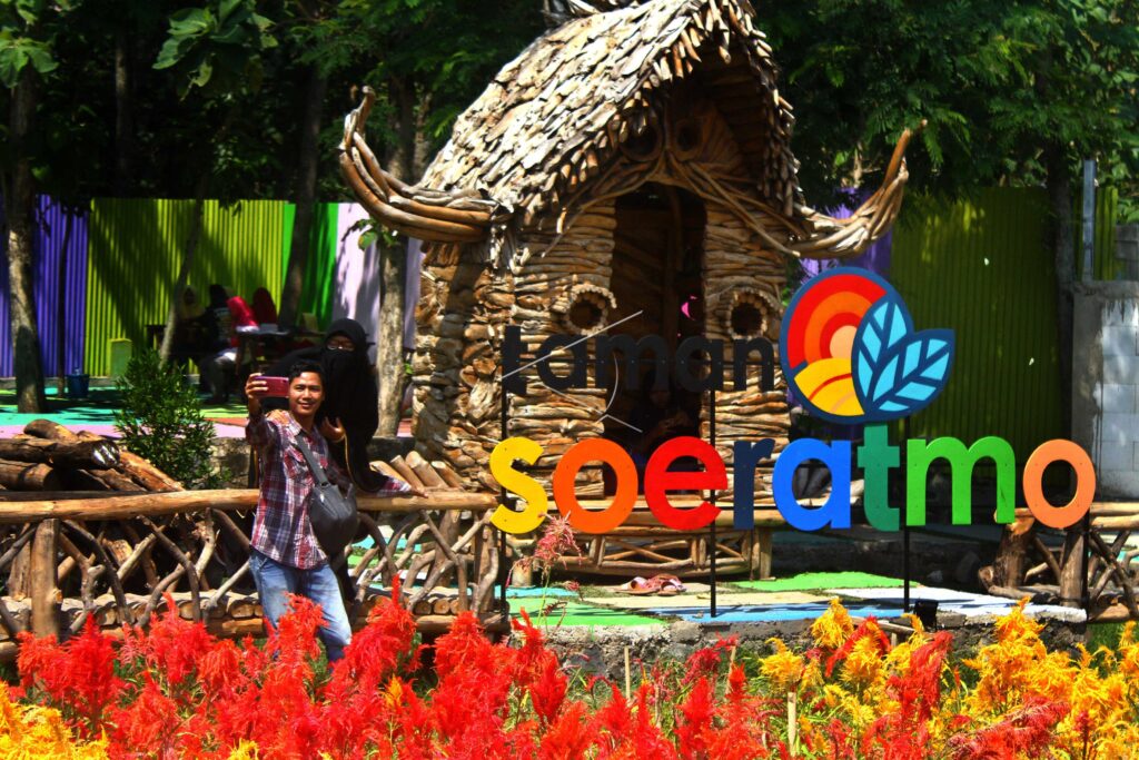 SOERATMO FLOWER PARK