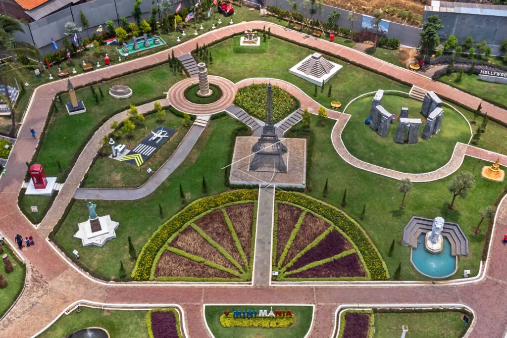 WORLD MINIATURE PARK MINI MANIA