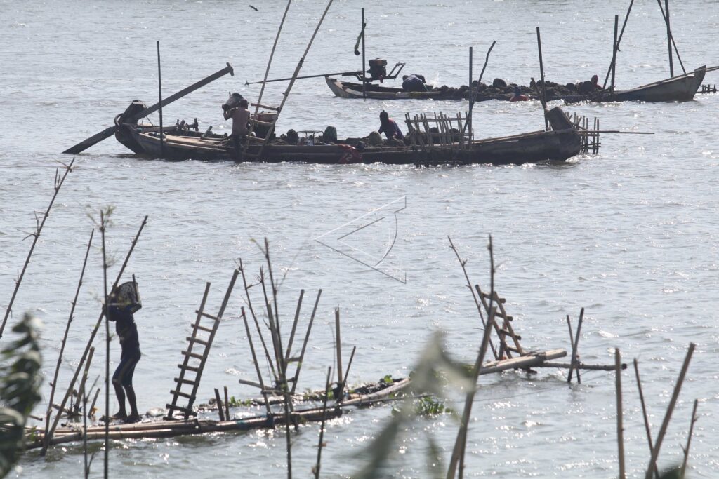 SAND MINING IN BRANTAS RIVER