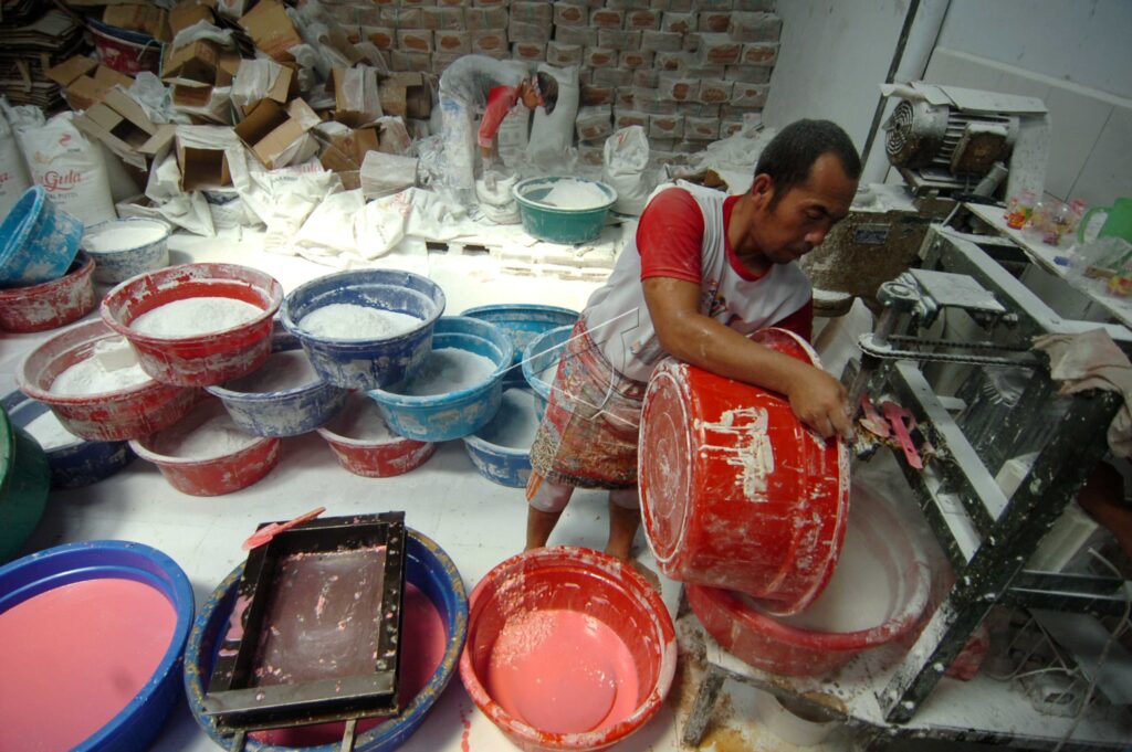 UPAYA PENINGKATAN KONTRIBUSI UMKM