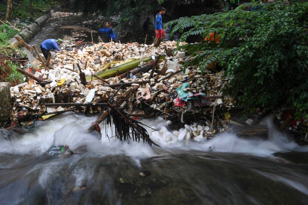 TARGET PENGURANGAN SAMPAH KEMASAN PRODUK