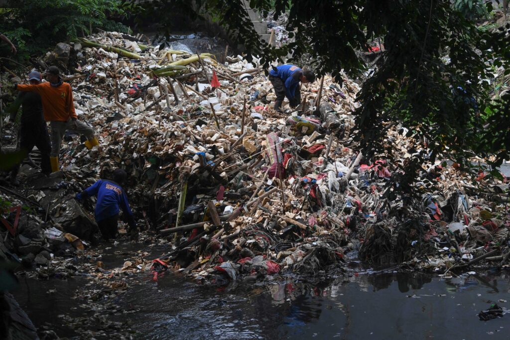TARGET PENGURANGAN SAMPAH KEMASAN PRODUK