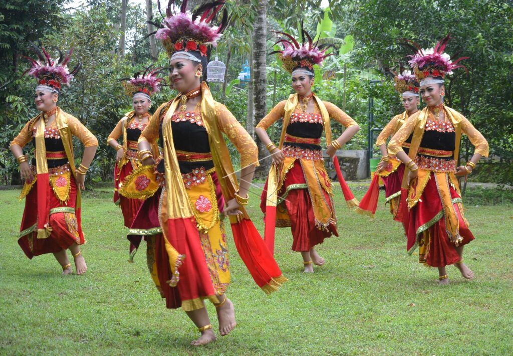 GEBYAR SUWAR SUWIR DANCE