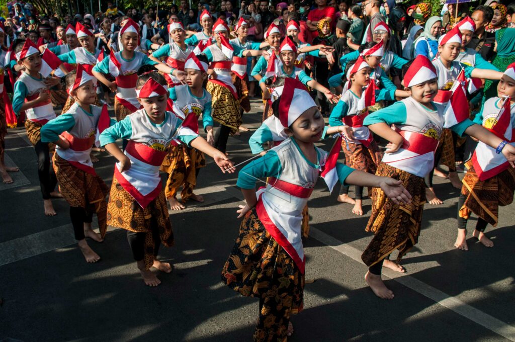 COLOSSAL DANCE KEMBANG TANJUNG