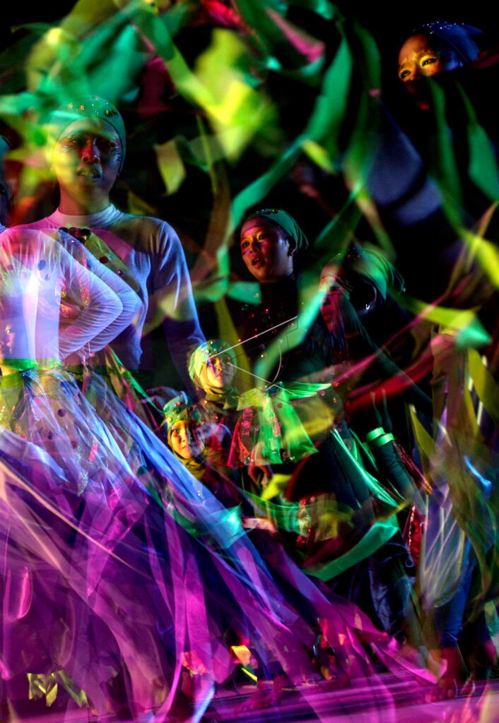 TARI KREASI WARNA-WARNI BITUNG