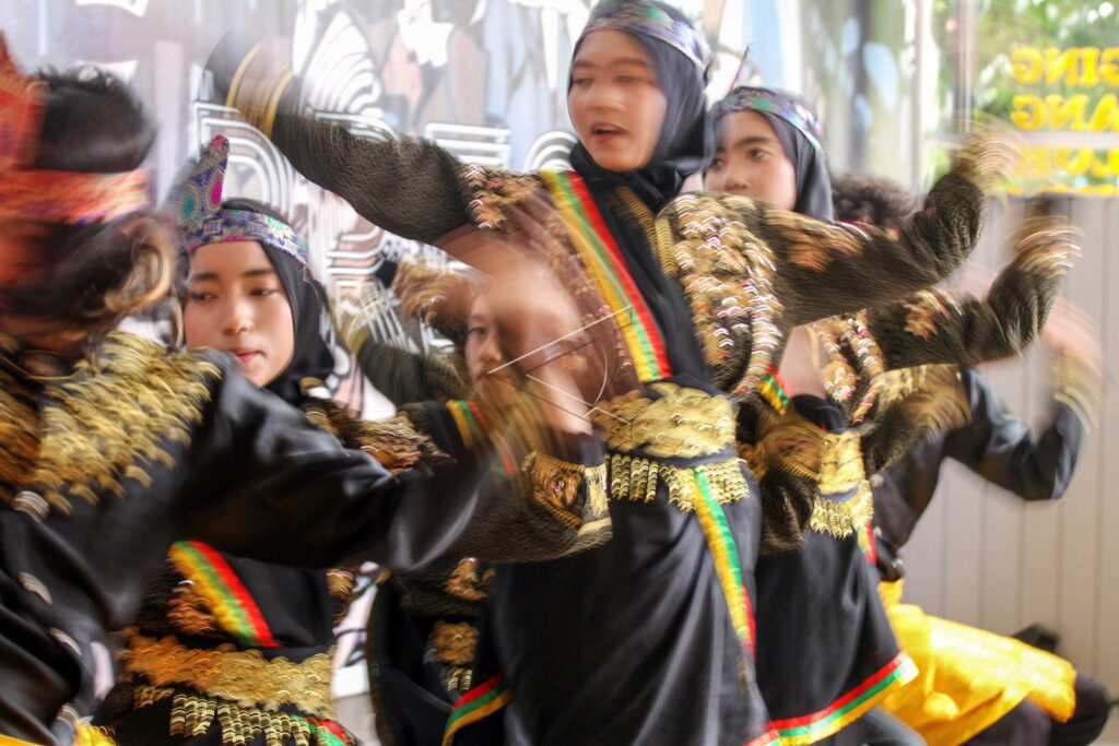 SAMAN DANCE