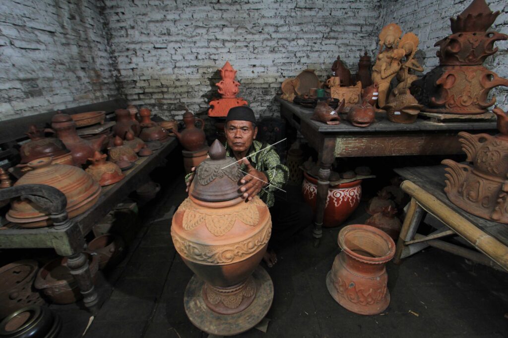 POTTERY HANDICRAFTS