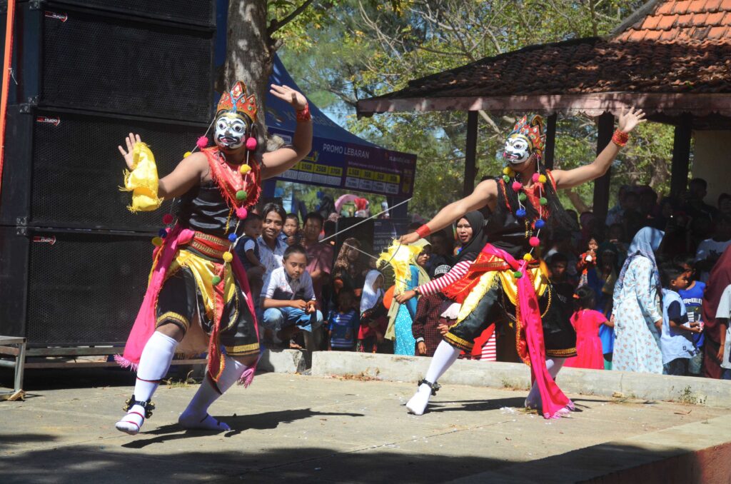 TOPENG GETAK DANCE