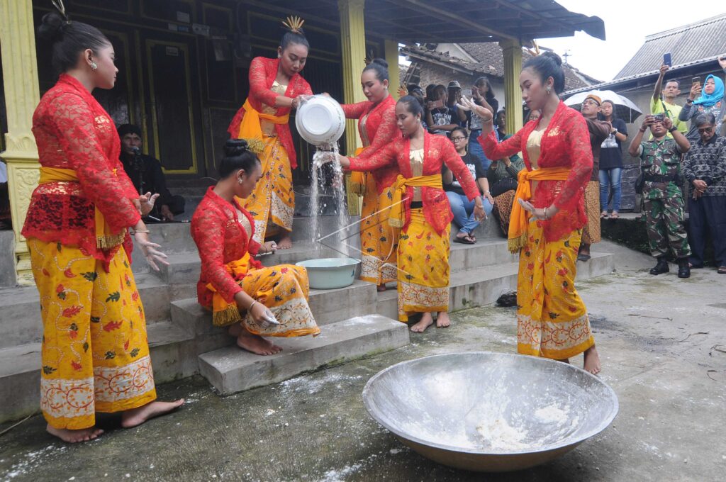 CETHIK GENI LOMPYA DULEG TRADITION