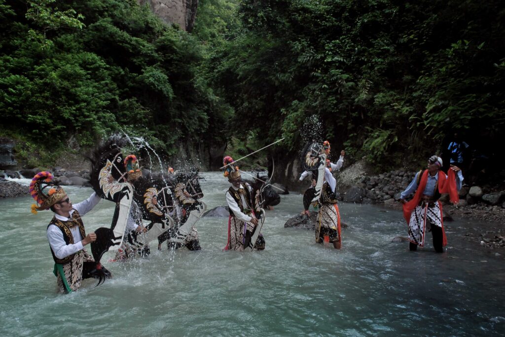 GUYANG JARANG KEPANG TRADITION