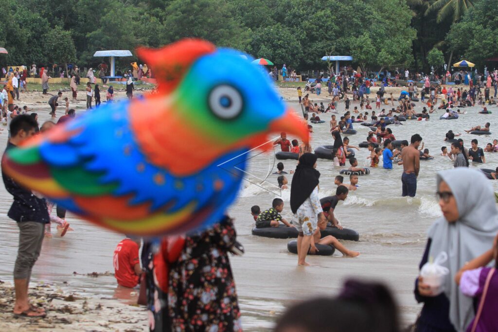 SEA-BATHING TRADITION AHEAD RAMADAN