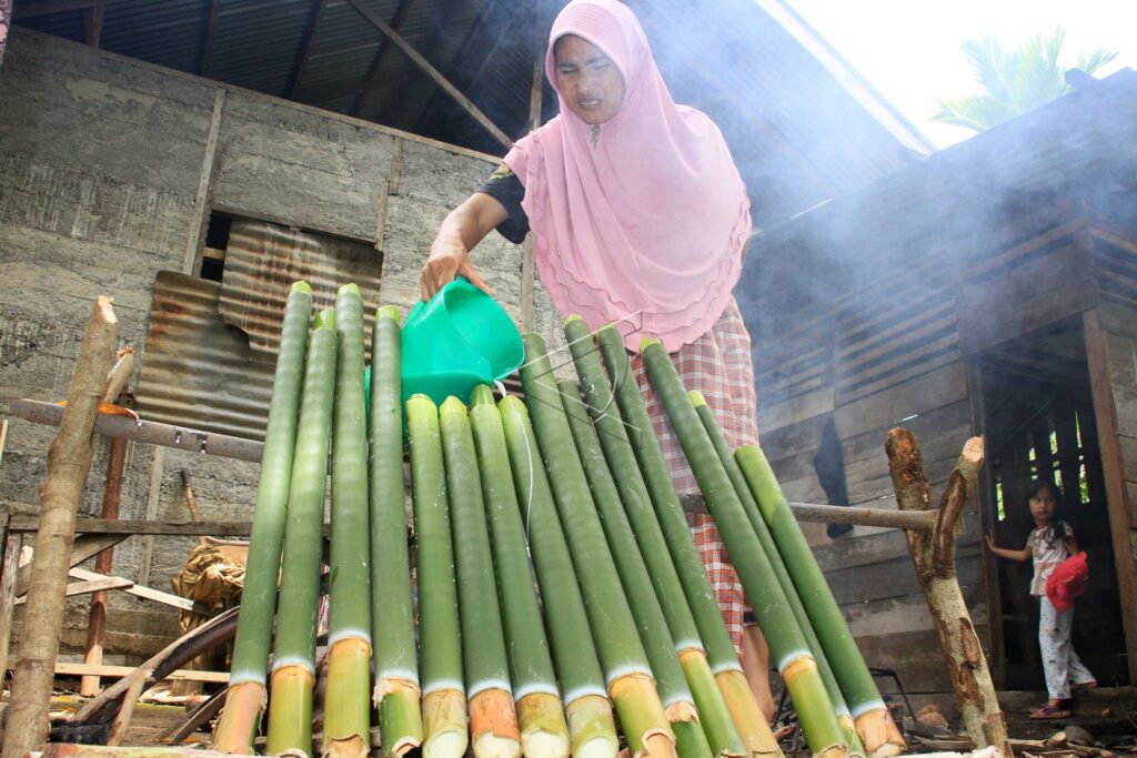 TRADISI MEMASAK LEMANG JELANG RAMADHAN