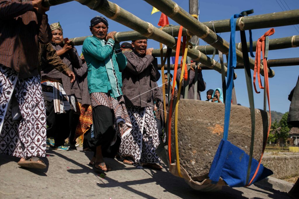 TRADISI MERAWAT LUMPANG