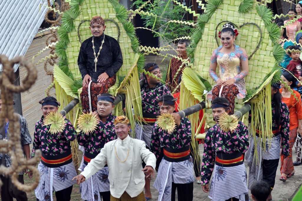 NGUNDUH MANTEN TRADITION