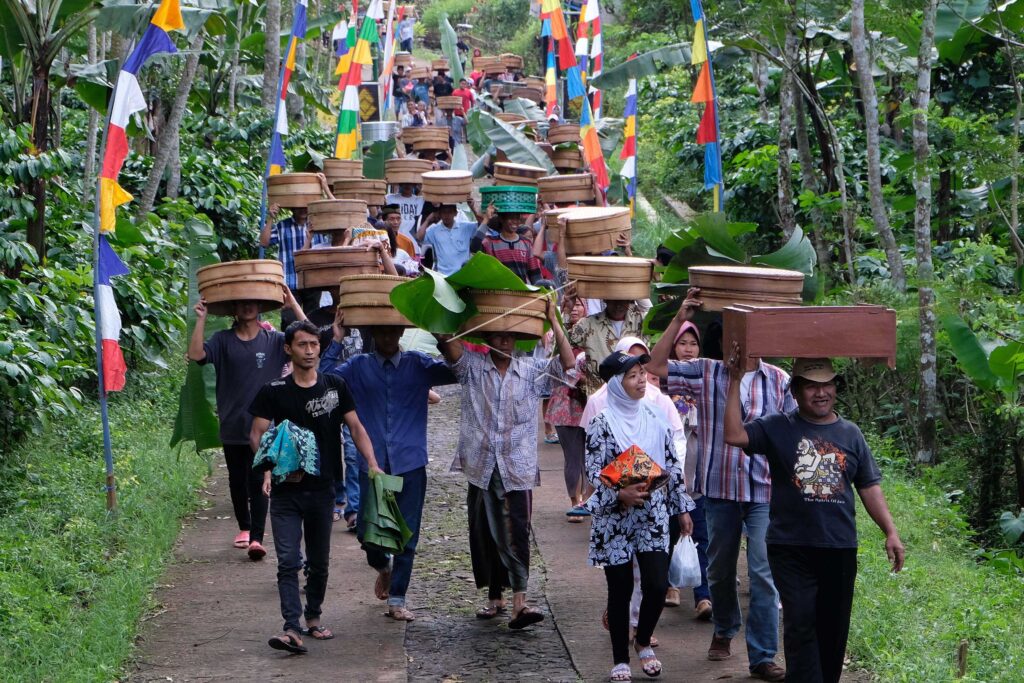 NYADRAN KEMBANGSARI TRADITION