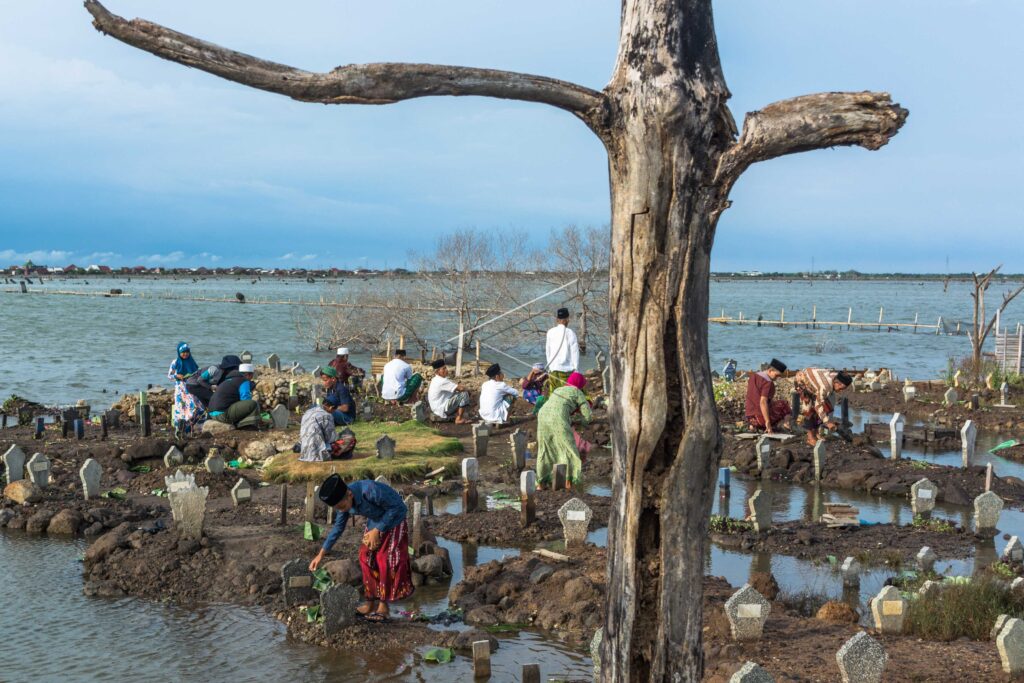 TRADISI NYEKAR JELANG LEBARAN