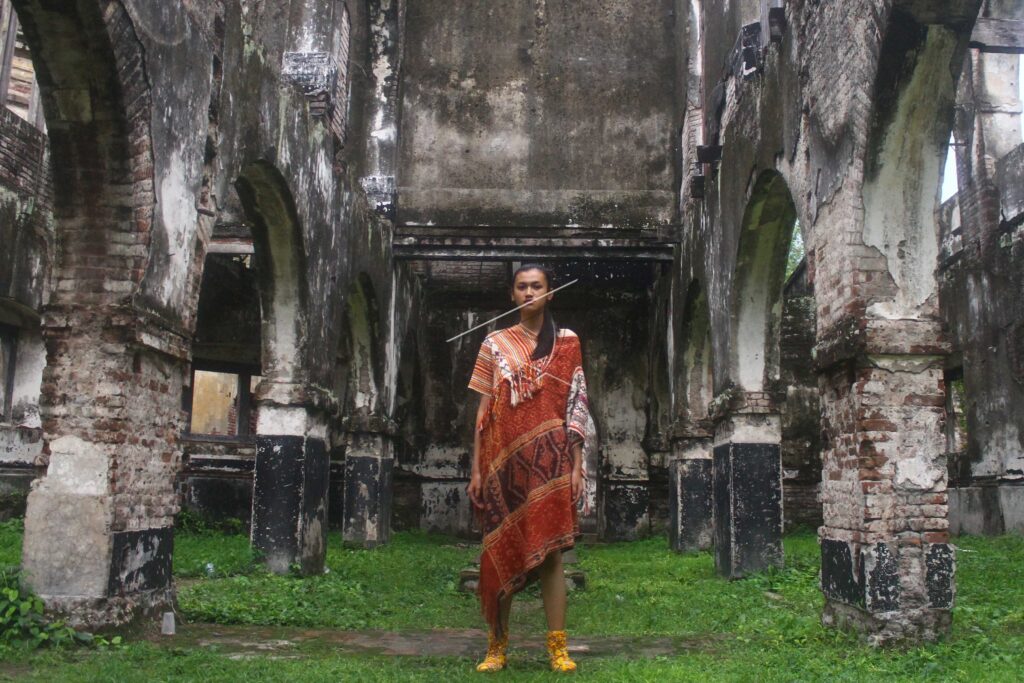 COMBINED ETHNIC WOVEN FASHION TRENDS