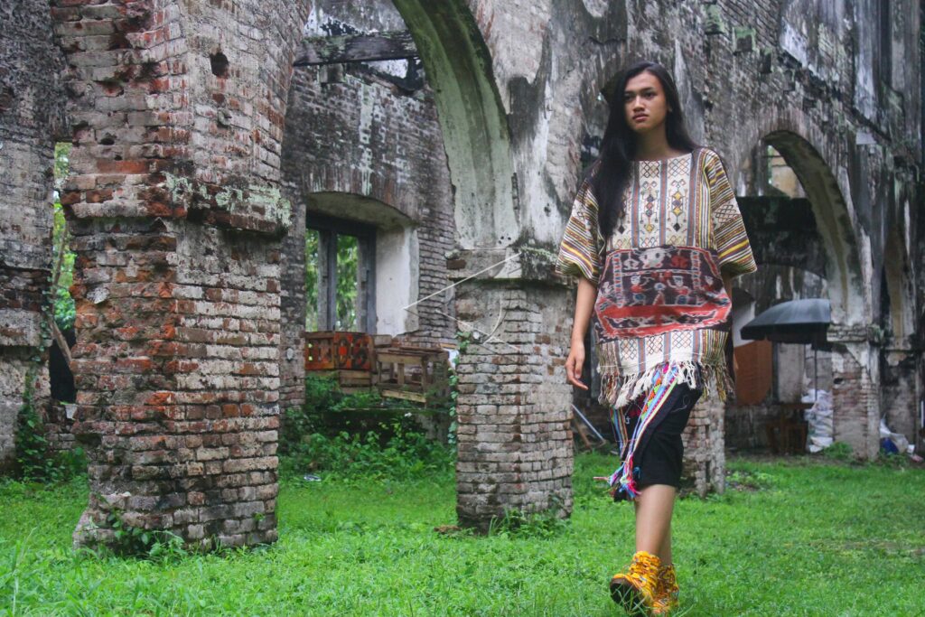 COMBINED ETHNIC WOVEN FASHION TRENDS