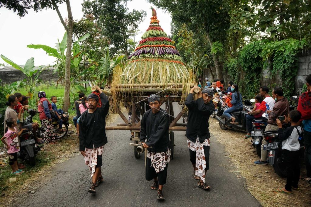 TRADITIONAL PROCESSION OF MBAH BERGAS CARNIVAL