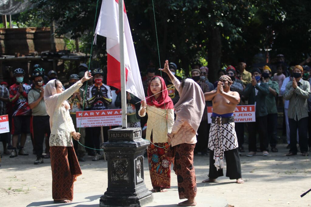 UPACARA BENDERA DI RUMAH MASA KECIL SOEKARNO