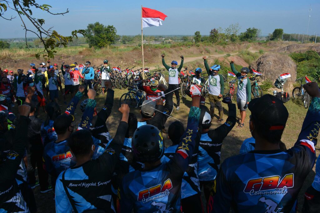 UPACARA HUT RI DI LAHAN BEKAS GALIAN TAMBANG