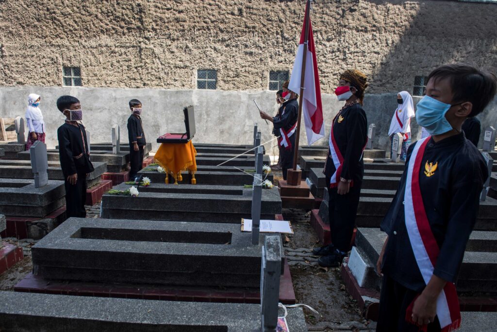 UPACARA HUT RI DI MAKAM PERINTIS KEMERDEKAAN