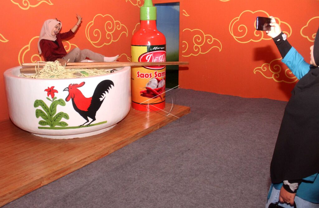 THE GIANT BOWL REPLICA