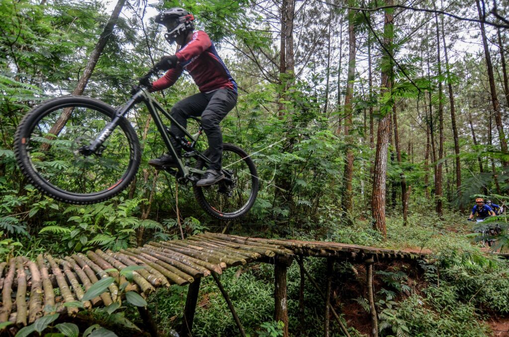 WISATA BERSEPEDA DI GUNUNG GALUNGGUNG