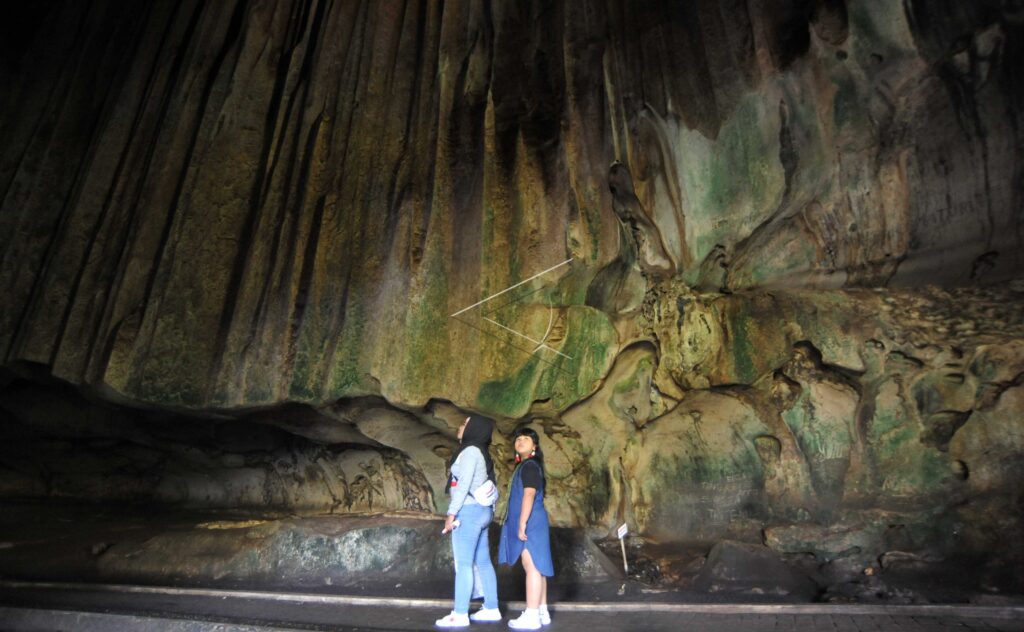 THE BATU KAPAL CAVE