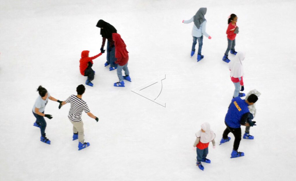 ICE SKATING TOUR IN MALL