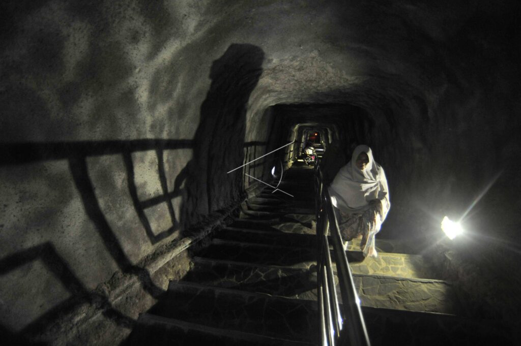 WISATA TEROWONGAN LOBANG JEPANG