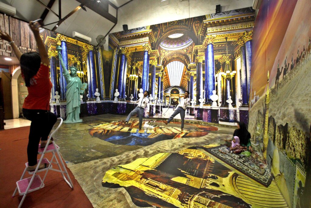 3D PAINTINGS AND TRICK ART MUSEUM