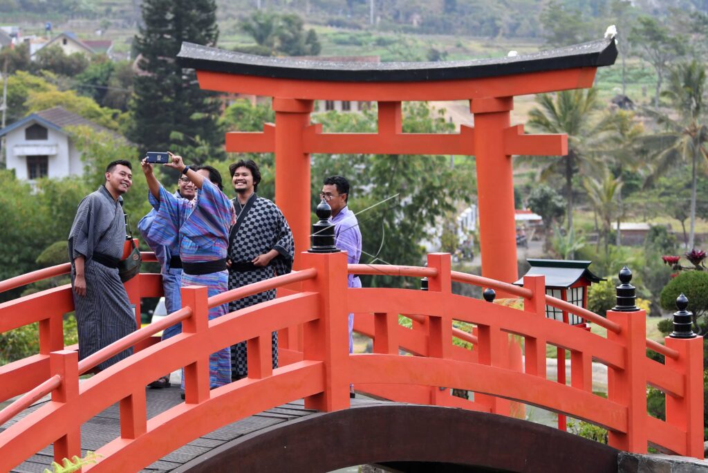 JAPANESE-STYLE TOURS IN BATU CITY