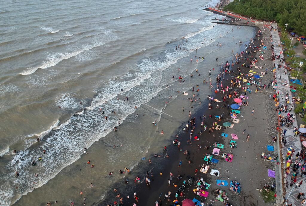 TEGAL’S ALAM INDAH BEACH TOUR